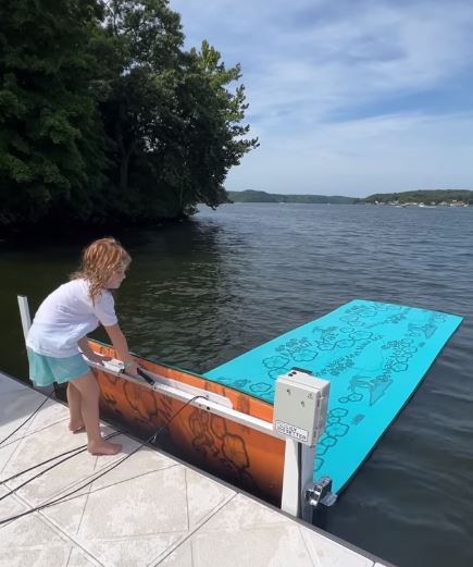 Lily Setter - Dock Setter